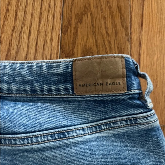 American Eagle Women’s Jeans Blown Out Knees Mom Jean Size 0 - Picture 4 of 8